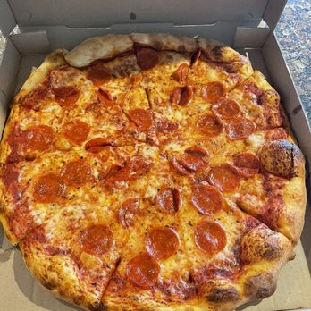 Waldy’s Pizza World & More - XL pepperoni pizza - Italian Near Me - Killeen, Texas