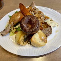 Banyers House - Roast chicken Sunday Roast, with Yorksghire pudding, roast potatoes, seasonal greens £16.95