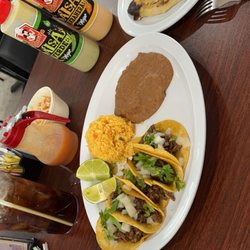 La Patrona Cocina Latina - Street tacos de barbacoa y pupusa