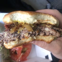 There's 2 Pattie's here.... 2 Patties incredibly thin. There's 2 Pattie's here.... 2 Patties incredibly thin.
