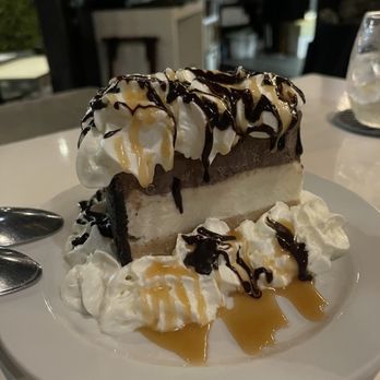 The Cutlery - The Cutlery Mudpie - Steakhouses Near Me - Honolulu, Hawaii