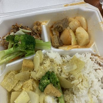Thai Kitchen - This is what my entree looks like. It looks a lot right BUT it's all onions and potato and no meat. - Thai Near Me - Anchorage, Alaska