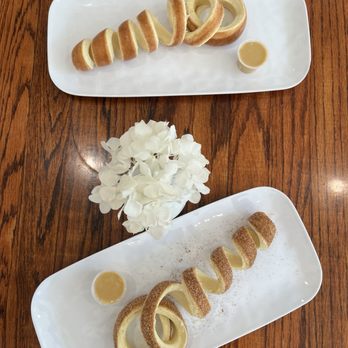 Kurly Kürtősh Café - Cinnamon Kurl and Maple Dip - Desserts Near Me - Nutley, New Jersey