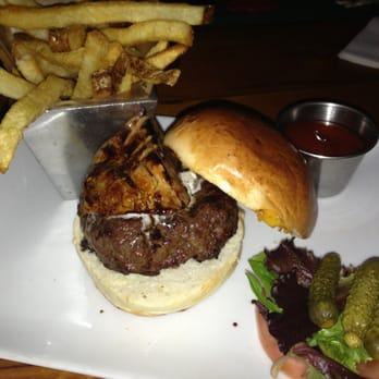 Smithfield Hall - The Smithfield Burger. - Pubs Near Me - New York, New York