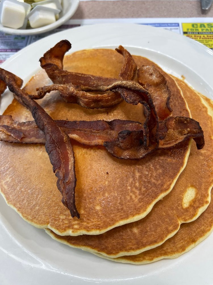 SPINNING WHEEL DINER Updated July 2024 46 Photos & 103 Reviews