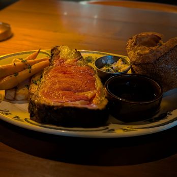 Ramsay's Kitchen at The Silver Legacy - Everyday Sunday Roast was fantastic. Top 5 I've had. - American Near Me - Reno, Nevada