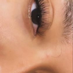 Eye In The Sky Lashes - Light Volume set