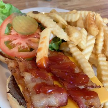Peanuts Deluxe Cafe - Bacon cheeseburger - Diners Near Me - San Jose, California
