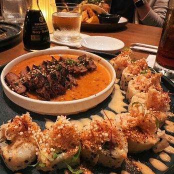 Earls Kitchen + Bar - Steak and sushi. - Cocktail Bars Near Me - Honolulu, Hawaii Earls Kitchen + Bar - Steak and sushi. - Cocktail Bars Near Me - Honolulu, Hawaii