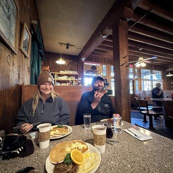 Huckleberry Inn - Diners Near Me - Government Camp, Oregon