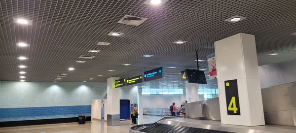 Madeira Airport by null