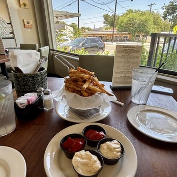 Hyde Park Bar & Grill Central - American Near Me - Austin, Texas Hyde Park Bar & Grill Central - American Near Me - Austin, Texas