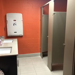 El Mariachi Tacos & Churros - Clean Women's Washroom