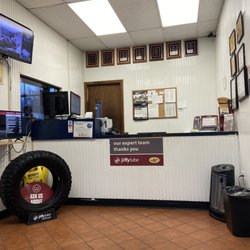 Jiffy Lube - Waiting area