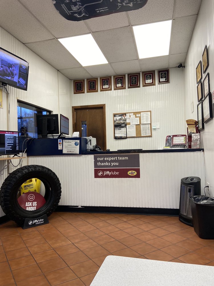 JIFFY LUBE Updated September 2024 23 Photos & 62 Reviews 6275 N