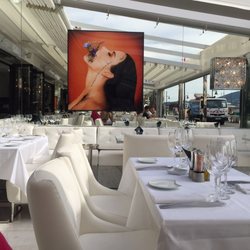 Le Quai - Never before have I enjoyed lunch this way...heavenly place!  Exceptionally welcoming staff! D music, d place and d ambiance! Magnifique!!