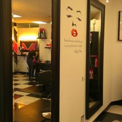 Beauty Bar - Mirrors and mirrors.
