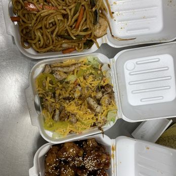 Macon Wings - Small Shrimp Lo Mein, Small Grilled Chicken Salad, and Side of Sesame Chicken - Chicken Wings Near Me - Macon, Georgia Macon Wings - Small Shrimp Lo Mein, Small Grilled Chicken Salad, and Side of Sesame Chicken - Chicken Wings Near Me - Macon, Georgia