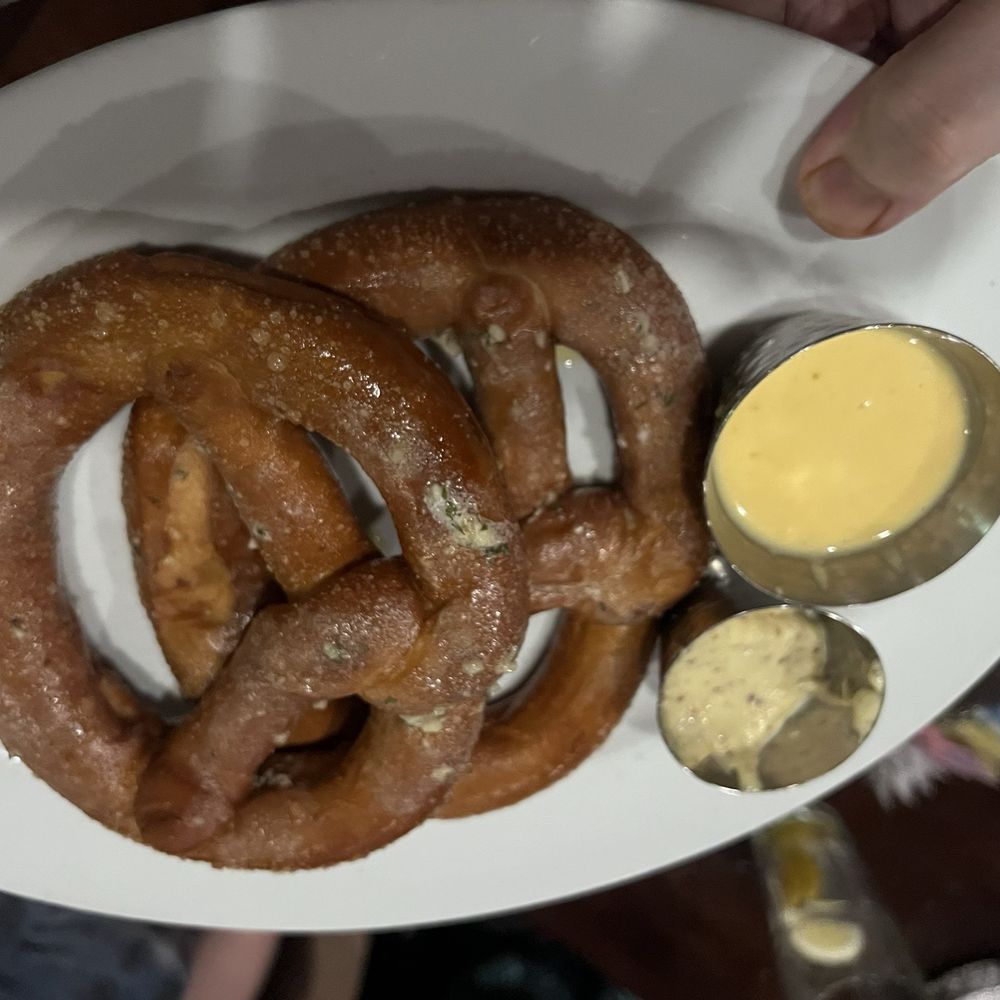 OAK at The Glen - Twin Pretzels - Bars Near Me - Glenview, Illinois OAK at The Glen - Twin Pretzels - Bars Near Me - Glenview, Illinois