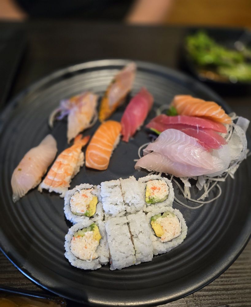 Yoshi Sushi Logo