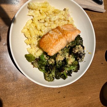 Flower Child - Salmon , Gluten-Free Mac & Cheese and Roasted Broccoli ! - Salad Near Me - Charlotte, North Carolina Flower Child - Salmon , Gluten-Free Mac & Cheese and Roasted Broccoli ! - Salad Near Me - Charlotte, North Carolina