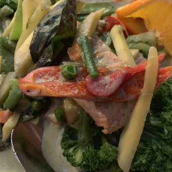 Nicky's Thai Kitchen - Salmon green curry - Thai Near Me - Pittsburgh, Pennsylvania