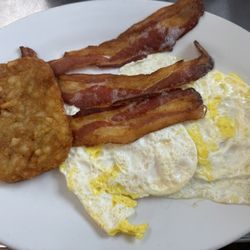 Pat's Deli - Bacon, eggs & hash brown (custom order)