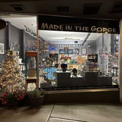 Made In the Gorge - We wish joyful holidays to all. Open until 7pm through Dec 24th.