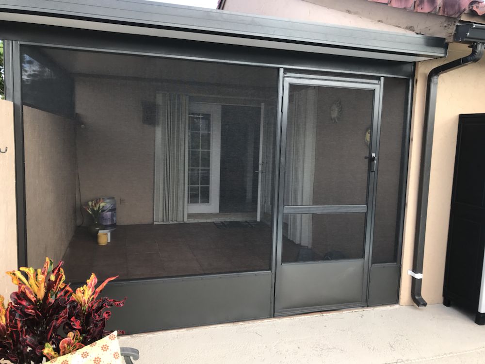 Slide of Screen in Miami