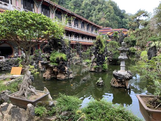Sam Poh Tong Temple by null