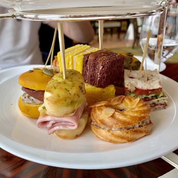 香港四季酒店 - Savouries - Hotels Near Me - Hong Kong, HK