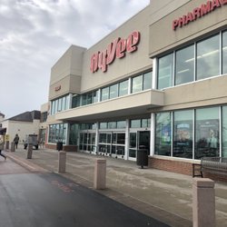 Hy-Vee Fast & Fresh - Store Entrance