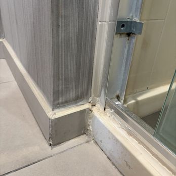 Hyatt Place Bakersfield - Outside shower - Hotels Near Me - Bakersfield, California