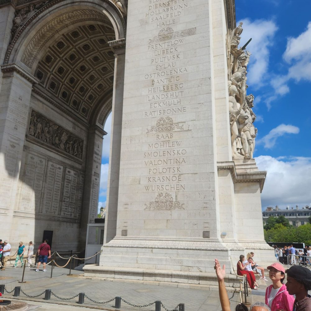 Black Paris Tours - Awesome tour guide explaining the monument - Tours Near Me - Paris, 75