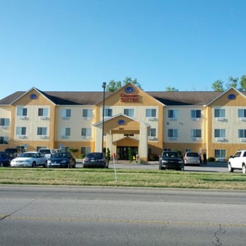 Comfort Suites Auburn Near I-69 - The front of the hotel - Hotels Near Me - Auburn, Indiana