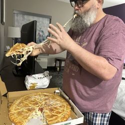 New York Pizza & Pasta - Stuffed meat pizza cheese pull