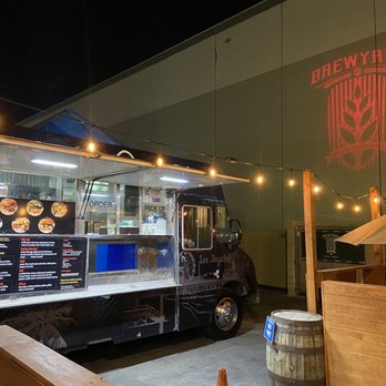 District Burger - New looking truck at Brewyard Brewery in Glendale. - Burgers Near Me District Burger - New looking truck at Brewyard Brewery in Glendale. - Burgers Near Me