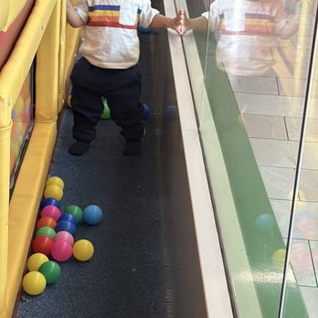 My Lil Town - Dirty floors behind ball pit - Indoor Playcenter Near Me - Canoga Park, California My Lil Town - Dirty floors behind ball pit - Indoor Playcenter Near Me - Canoga Park, California