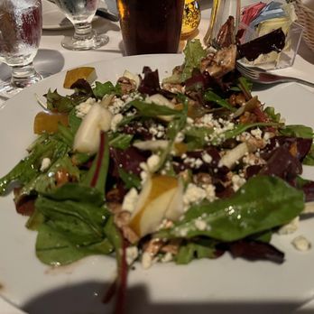 Burbank Smokehouse - Betsy's salad - chicken, pear, walnuts, delicious - Steakhouses Near Me - Burbank, California Burbank Smokehouse - Betsy's salad - chicken, pear, walnuts, delicious - Steakhouses Near Me - Burbank, California
