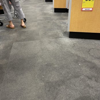 CVS Pharmacy y más - Dirty carpet - Drugstores Near Me - HIALEAH, Florida