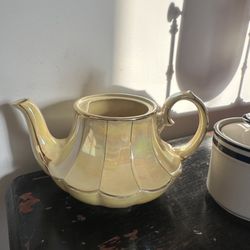 Goodwill Retail Store and Donation Center - Sadler teapot circa 1930's - $2