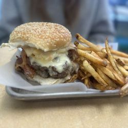 Joy's Grill & Burger House - 10 oz. Downtown Burger