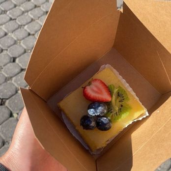 Tin Roof Bakery & Cafe - Lemon bar - Bakeries Near Me - Chico, California