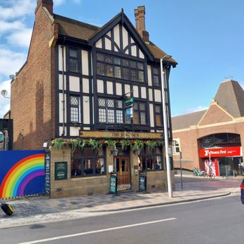 The Junction - Outside - Pubs Near Me - London, XGL