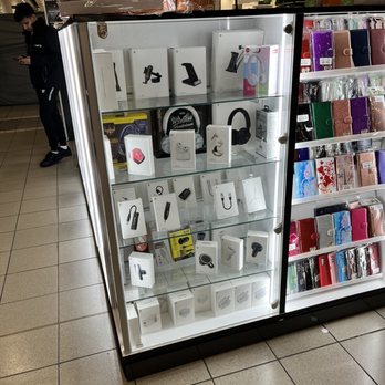 CastleCourt - Top Gift Outlet No. 92 - Shopping Centers Near Me - Belfast, BFS