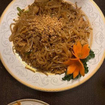 Manee Thai Cuisine IN - Pad Thai with Chicken and the special flower carrot touch - Thai Near Me - Indianapolis, Indiana Manee Thai Cuisine IN - Pad Thai with Chicken and the special flower carrot touch - Thai Near Me - Indianapolis, Indiana