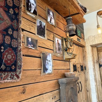 Tun Lahmajo - Inside - Armenian Near Me - Burbank, California