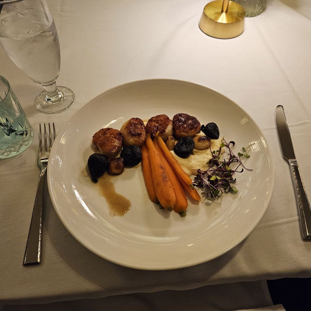 Five Steakhouse - FRIED CALAMARI PAN SEARED SCALLOPS* FIVE MILE HIGH CHOCOLATE CAKE  Espresso MARYLAND CRABCAKES 8oz PRIME RESERVE FILET MIGNON* - Wine Bars Near Me - Plymouth, Michigan