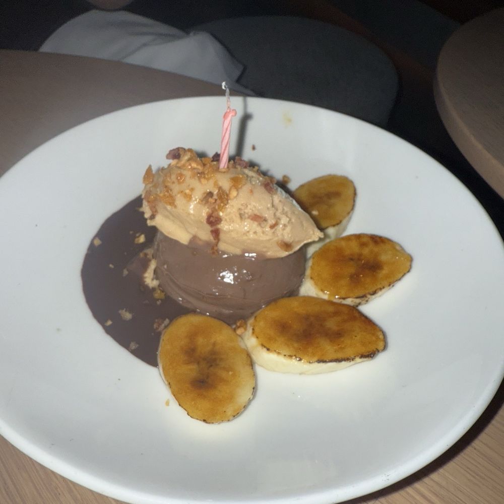 Manhattan Beach Post - Peanut butter chocolate dessert - New American Near Me - Manhattan Beach, California Manhattan Beach Post - Peanut butter chocolate dessert - New American Near Me - Manhattan Beach, California
