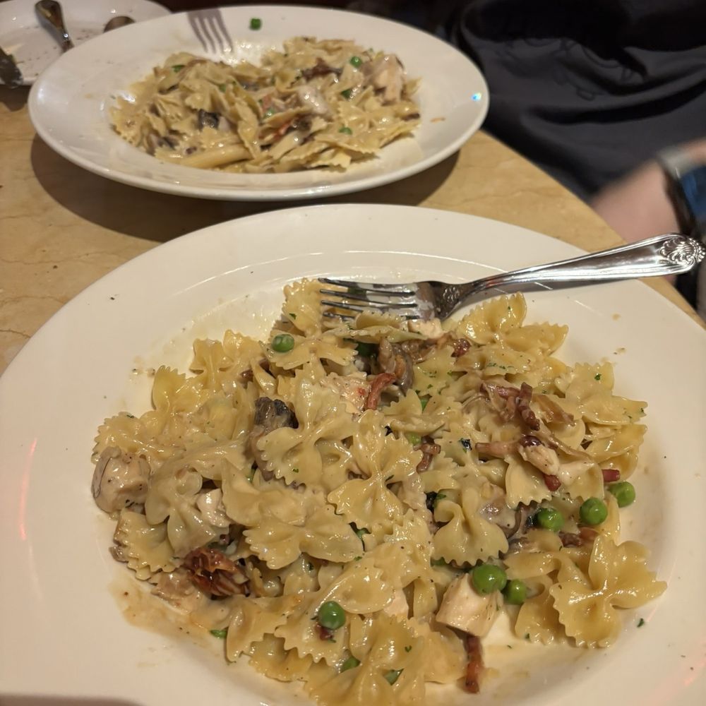 Farfalle with Chicken and Roasted Garlic** Farfalle with Chicken and Roasted Garlic**